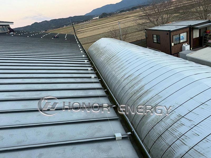 Standing Seam Metal Roof Clamps on paigaldatud ja valmis