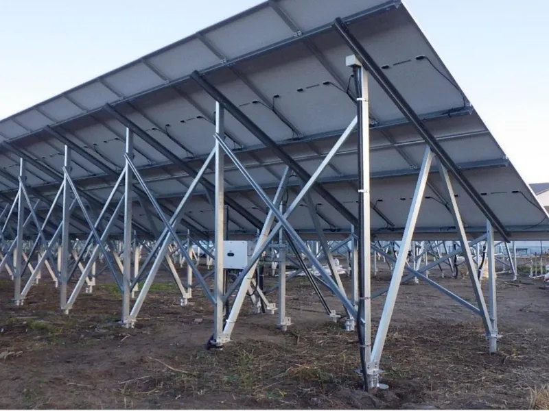 Maanduskruvi päikeseenergia maapealne kinnitus
